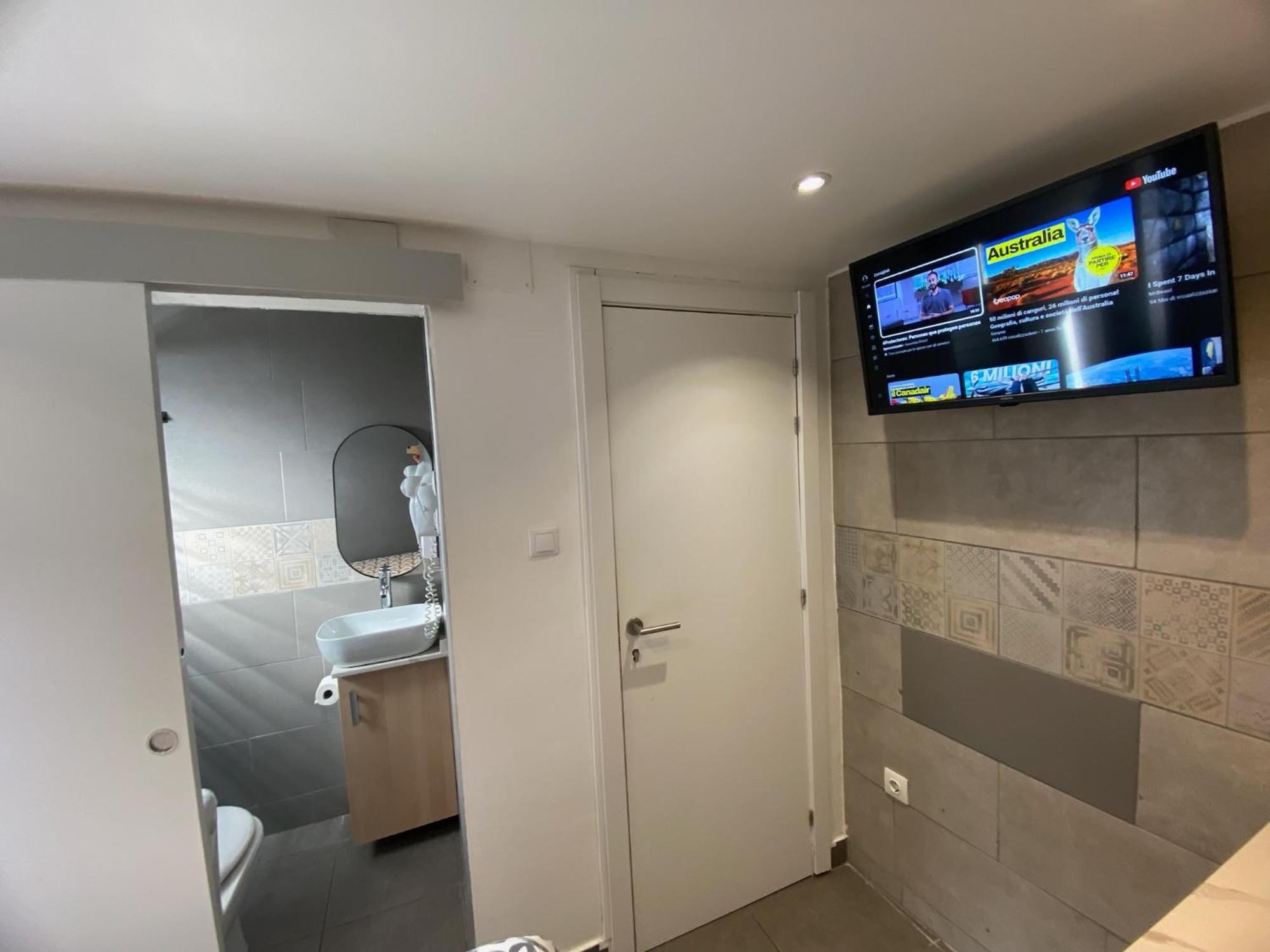 Suites Nuevas Con Bano Privado Frente Al Metro St Mwc Barcelona-Fira 略夫雷加特河畔奥斯皮塔莱特 外观 照片