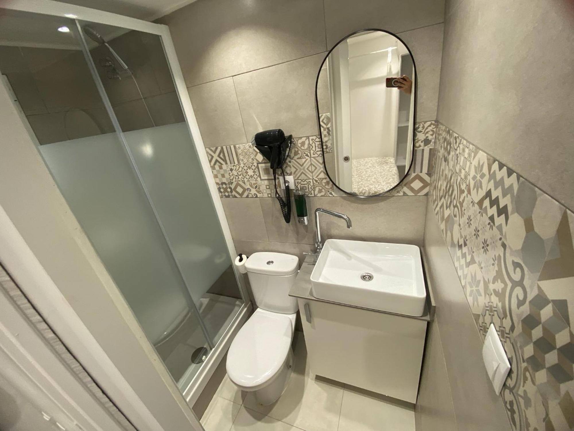 Suites Nuevas Con Bano Privado Frente Al Metro St Mwc Barcelona-Fira 略夫雷加特河畔奥斯皮塔莱特 外观 照片