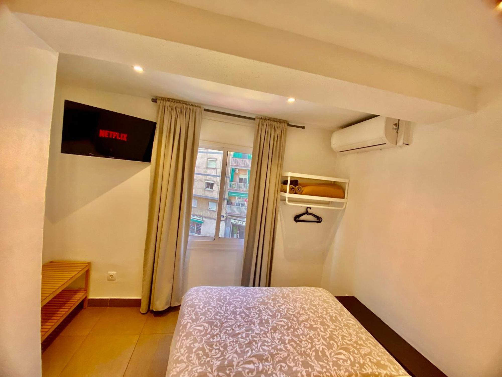 Suites Nuevas Con Bano Privado Frente Al Metro St Mwc Barcelona-Fira 略夫雷加特河畔奥斯皮塔莱特 外观 照片