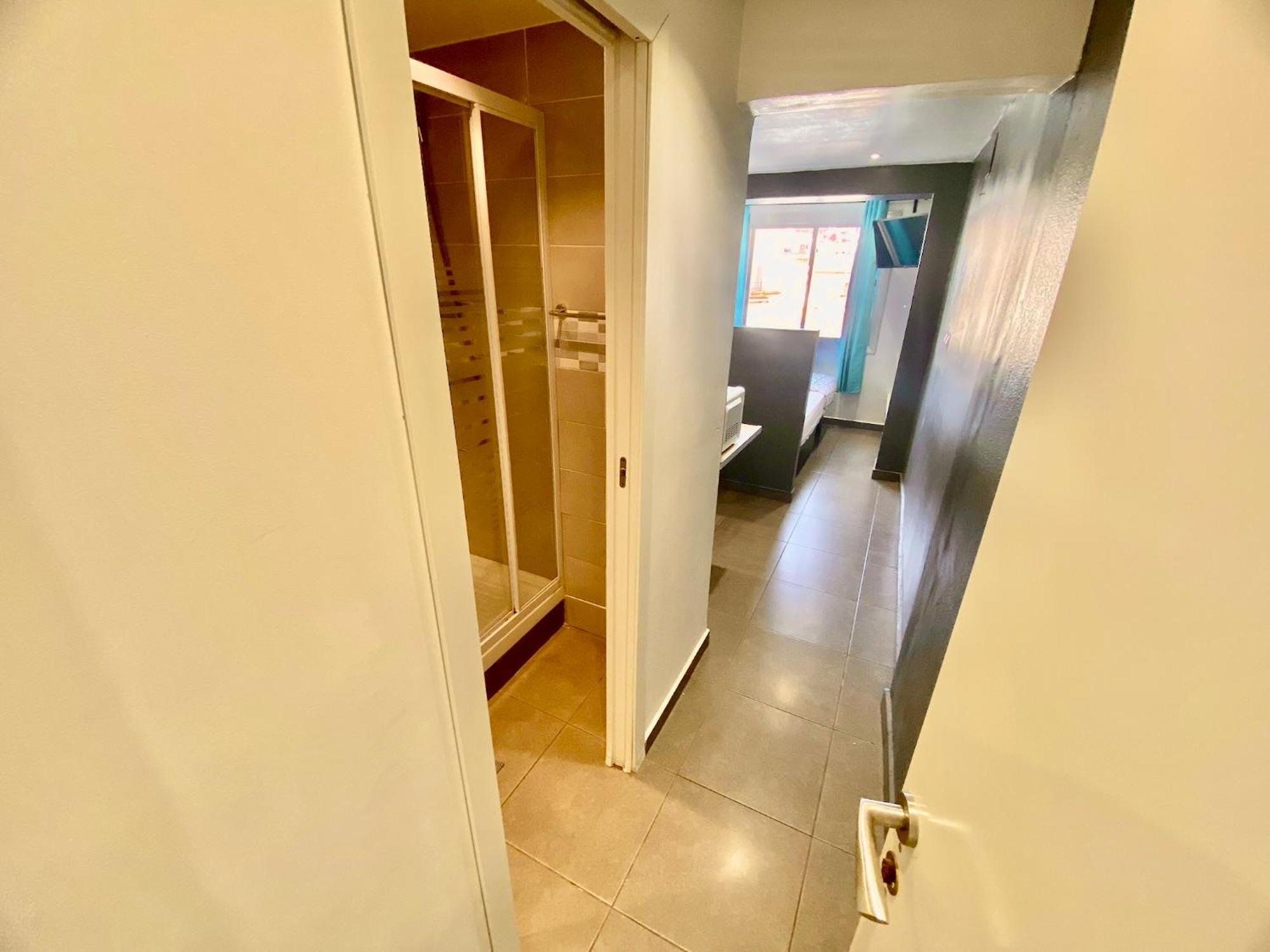 Suites Nuevas Con Bano Privado Frente Al Metro St Mwc Barcelona-Fira 略夫雷加特河畔奥斯皮塔莱特 外观 照片