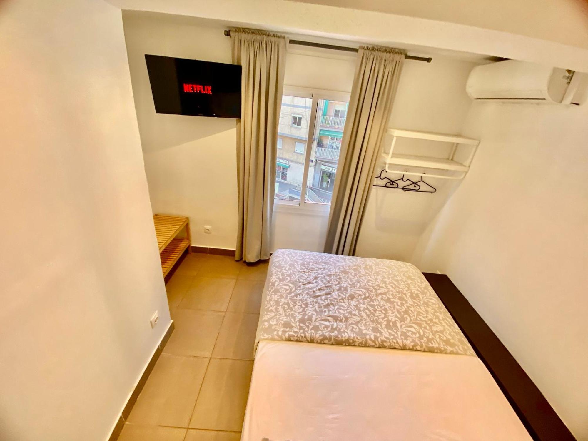 Suites Nuevas Con Bano Privado Frente Al Metro St Mwc Barcelona-Fira 略夫雷加特河畔奥斯皮塔莱特 外观 照片