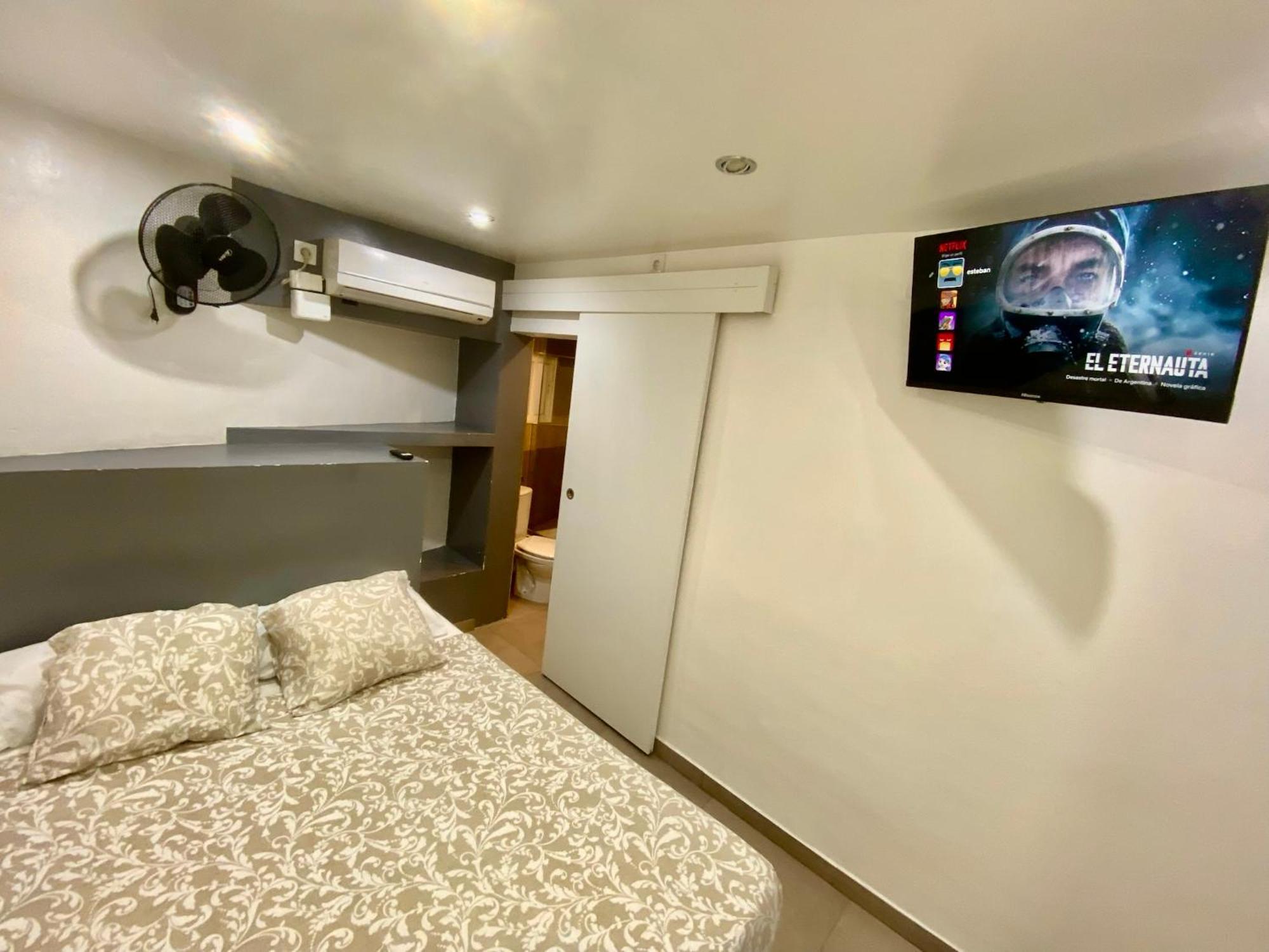 Suites Nuevas Con Bano Privado Frente Al Metro St Mwc Barcelona-Fira 略夫雷加特河畔奥斯皮塔莱特 外观 照片